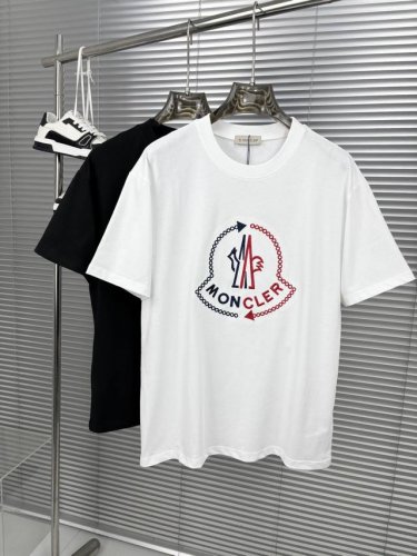 夏季新品，全新工艺，高定面料 玉蚕丝般的丝滑 时尚经典圆领短袖时尚单品设计，更加时尚舒适，高标准定制，上身非常有型，客供辅料，客供进口高档面料质感非常细腻，细节