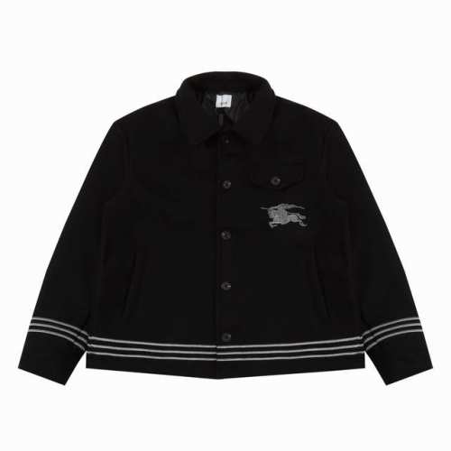 240 Burberry/Bbr巴宝莉战马色织双面尼棒球服外套 采用色织提花双面尼面料，50%羊毛含量，16公支气流纺纱线，订染大货面料深花灰纱线，纯手工数点花