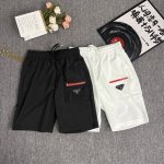 prada 普拉达 三角标工装口袋机能短裤 面料：定制三防全功能尼龙面料 防风防水防晒 触感如同末来科技 轻盈又坚韧 舒适贴肤 涂珐琅三角形金属徽标彰显品牌 以