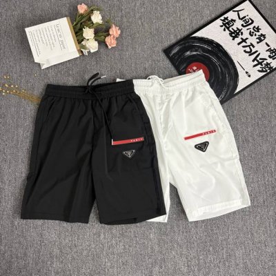 prada 普拉达 三角标工装口袋机能短裤 面料：定制三防全功能尼龙面料 防风防水防晒 触感如同末来科技 轻盈又坚韧 舒适贴肤 涂珐琅三角形金属徽标彰显品牌 以