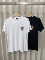 芬迪 25 Sst新品春夏首发专柜 品相完美 最新款短袖圆领T恤高端订制 设计前卫时尚！品牌Logo重工艺设计 高端定制长绒欧棉180克面料 手感柔软.穿着舒适