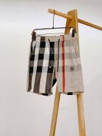 burberry 巴宝莉 时尚格纹短裤 臻选优质面料打造，贴身舒适，独特设计，进口3D数码印花技术，上身效果极佳，男女同款，两色可选 Size：M-3Xl