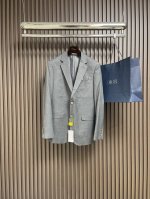 整套 P830 可拆卖 单西服 P570 西裤 P310 Dior 2025Ss春秋男士 灰色 千鸟格 时尚商务休闲轻便西装外套西裤套装．整体轮廓趋于简约风格，