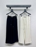 Miu家麻料休闲长裤 经典大气修身版型 个性十足 面料垂坠有质感 版型立体有型 立体剪裁 设计感很到位 手感舒适质感非常赞 两色 高品质 尺码Sml