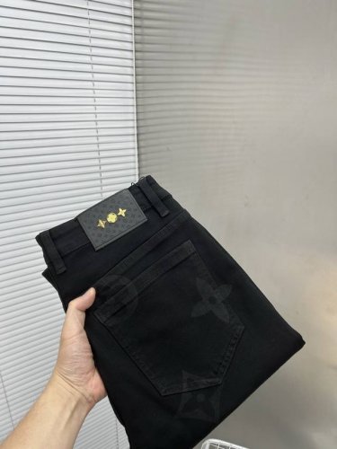 lv路易威登 2025Ss新款原单爆款牛仔裤 超级定制款 原版五金 超级重工工艺 版型超赞，细节做工无可挑剔！款式不挑人，做工高档，超强好货不等人，看中赶紧下手