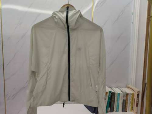 核心价私 可隆 Kolon 防嗮衣 ■ Upf130＋防晒衣 ■ 面料：84.6％锦纶 11.1％氨纶 4.3％聚酯纤维 ■尺码：M-2Xl ■女款 ■ 凉感面