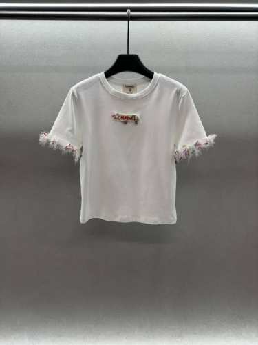 2660 Spring And Summer ！Chane*，中古系列，花边T恤， 颜色超级显白，独特刺绣花朵图案拿捏日常穿搭， 随意搭配都，减龄显瘦，衣柜必备