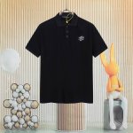 Louis Vuitton 路易威登高品质翻领polo衫 胸前经典Lv字母标语 绣花设计彰显个性 使整个线条更加流畅舒适 面料选择：专柜定制面料 选用珠地网眼布