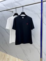 Celine*塞林 2025Fw春夏新品圆领打底外穿T恤 立体感Logo微廓形半袖纯棉打底 手感面糯有骨感 柔而有韧性 工艺处理 韧性和抗皱性能得到大幅度提高