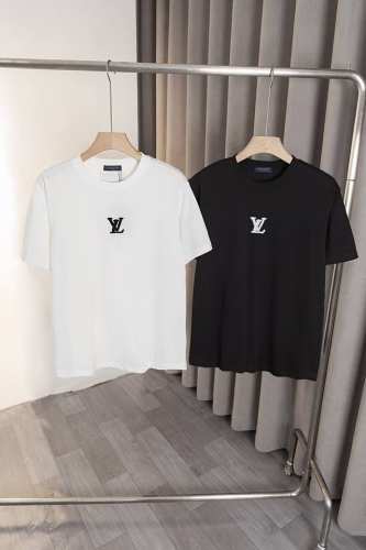 x006 Louis Vuitton* 路易威登25Ss新款T恤，胸前Logo采牙刷绣工艺，260克高品优质双纱纯棉面料， 时尚而大气简约，男女同款。 颜色：黑