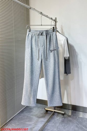 l987 Lv路易威登 2025春夏新款松紧腰休闲裤！前后标识Logo图案刺绣修饰！采用双压线缝制，劈裂度达到最高级别，定制纯棉面料光滑柔顺 垂顺感极佳人体穿上
