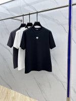 迪桑特 2025春夏新品上市时尚经典圆领短袖时尚单品设计，更加时尚舒适，高标准定制，上身非常有型，胸前品牌Logo 客供辅料，客供进口高档面料质感非常细腻，细节