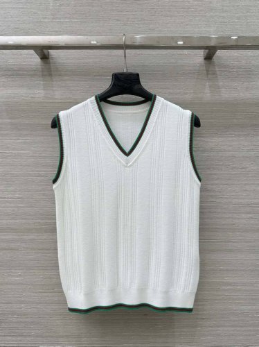 独家首发 高端原单品质 Gu* 25早春新品 学院风撞色V领背心马甲上衣 高级配色初剪羊毛纱线 手感软糯细腻 认准我家 Yb定制进口机织工艺 气质少女风修身版型