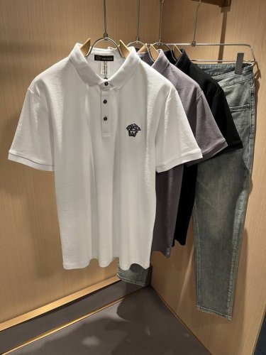 ver**Ce范*哲 2025春夏新款新品！贸易渠道订单，美杜莎女王刺绣Logo翻领Polo衫意大利制作，奢华品质成就时装地位！ 精选客供珠地棉面料，经由印花工