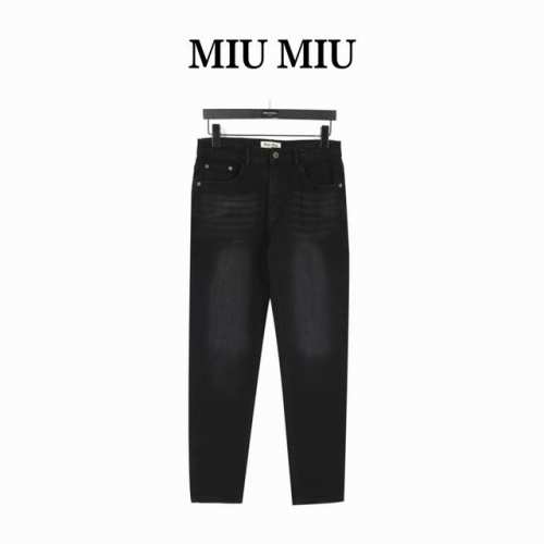 Miumiu 缪缪 缪缪牛仔长裤 官网同步。复古做旧水洗处理牛仔黑配色 经典水洗色泽，纯正洋行渠道，客供高级进口的丹宁面料，特选日本冈山纯正14Oz盎司牛仔布料