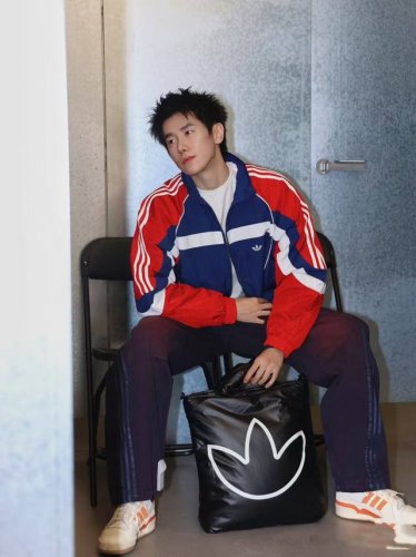 资讯 阿迪 Adidas Originals 蛇年限定 Rs M pad 复古拉链立领舒适夹克 男女同款