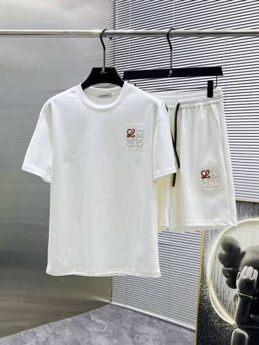 罗意威 Loewe 2025Ss夏季新款 休闲 短袖 短裤 套装，高端版本！专柜定制面料 透气舒适度高，细节无可挑剔，品牌元素设计理念，体现高品质。手感细腻柔软