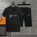 直 品牌 Lv路易威登 2025新款男士短袖短裤套装！官网同步销售！市面高端版本！手感细腻柔软！让你穿着更加舒适！立体裁剪版型超赞！尺码:M-5Xl 下单请报身