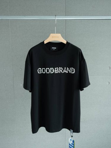 原厂品质 定制高级珠片Logo# Good Brand 珍珠贴片字母Logo 宽松 圆领短袖T恤 男女款 颜色：黑色 尺码： 1 2 3 4 尺码表 1码 衣长