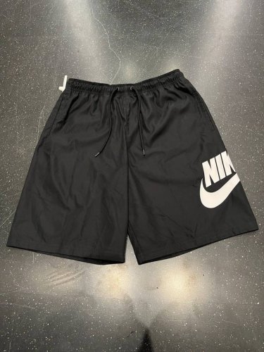 Nike速干梭织短裤！ Nike耐克 新款大Logo运动休闲宽松透气舒适五分速干梭织短裤！ 货号：Fn3304-010 纯原版本，实打实的硬货！面料冰爽柔软，速