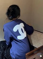 上新 Chanel香奈儿Vintage限定毛巾绣藏青短袖T 嘎嘎显白又温柔香香女孩上线！ 毛巾刺绣前后呼应背影很好看 正反面都无敌 非常万能的高级色 藏蓝绝对显