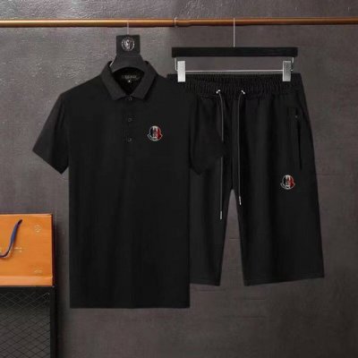 直 Moncler蒙口 2025官网同款.世界知名奢侈品牌.夏季男士丝光高品质货翻领套装 采用进口原单面料 ，当季时尚潮流款，百搭爆款。简洁大方，精密的车工，让