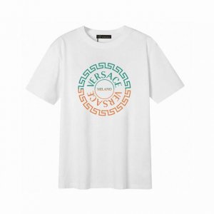 Versace 范思哲字母短袖T恤,简单的设计看起来特别大方！版型剪裁特别有讲究！上身很洋气显瘦内搭外穿都看高密针织圆领设计，平整简约！亲肤透爽！T恤面料的柔软