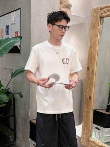 迪*Dior 25Ss春夏新款首发专柜最新款短袖圆领T恤 手绘工艺 高端订制 设计前卫时尚 品牌Logo重工艺设计 高端定制240克面料.手感柔软.穿着舒适.专