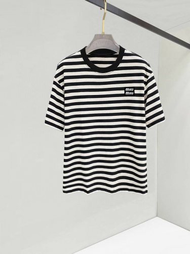 Miu Miu 25官网同步发售 欧美流行趋势 洗水分层工艺 洗水纯棉面料 条纹线条搭配 提升档次 柔软舒适细腻 提升档次 宽松版型更显气质 M-3Xl 下单提