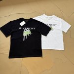 Givenchy纪梵希 Ss23 锁扣图案印花圆领套头短袖T恤 不得不说Gvc家的衣服设计真的很棒 图案很有艺术感 这款T简直太酷了 好看又简约 绝绝子 小红书