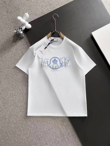 moncler蒙口* 2025春夏款上新 原高版本 蒙口 面料采用260克高密度纯棉 不变形 不缩水 工艺介绍：双线走位 前幅采用特殊工艺擦色＋百灵达万针真空绣
