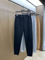 bbr 独家定制工艺2025最新款 高端品质版型面料五金都是专柜1:1定制，裤子是用的100%纯棉面料，Logo采用品牌经典三角标与字母压花工艺，时髦显瘦于一体