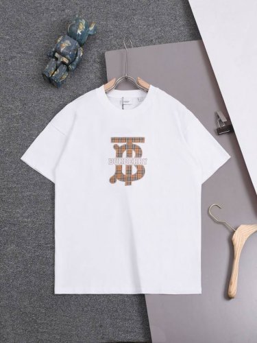 高品质 Burberry 巴宝莉Tb贴布字母刺绣新款T桖！ 25Ss春夏新品，B家标识醒目贴布，百灵达万针刺绣， 采用32支260克双纱纯棉原版面料，磨毛处理更