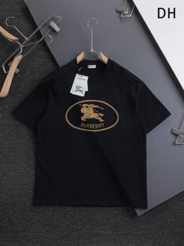 Burberry Bbr 巴宝莉 战马 微宽版型S-Xl bbr 25Ss新款独家限定 专柜最新款 胸前战马十字绣椭圆形刺绣精美工艺 320克洗水面料T恤作为奢