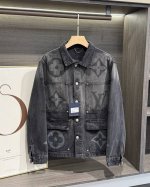 Louis Vuitton 路易 威登 渐变暗纹大印花黑灰牛仔外套 版型这块简直绝了，经典直筒修身设计，能完美贴合身体曲线。把肩部线条衬得超利落，腰部轮廓也显得