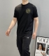 240 驴牌*25S春夏圆领短袖.真的很好看且百搭.上身减龄效果妥妥的，怎么搭配都好看男女情侣款，立体裁剪！！胸前及后背字母图形搭配黄色色彩采用发泡立体烫画工艺