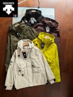 p230 颜色;黑色，咖色，军绿色，杏色，银光绿 尺码;L-4Xl 迪桑特/Descente 24Ss新款情侣户外 防风水透气轻量硬壳冲锋衣 男女同款 户外三防