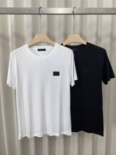 kiton 25 Sst新品春夏首发专柜 品相完美 最新款短袖圆领T恤高端订制 设计前卫时尚！品牌Logo重工艺设计 高端定制长绒欧棉180克面料 手感柔软.穿