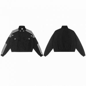 803 Adidas 阿迪达斯刺绣短款拉链开衫外套上衣夹克 材质塔丝绒材质 手感细腻 上身舒适 定制五金拉链头 原版阿迪达斯三叶草Logo 定制包装 立领设计