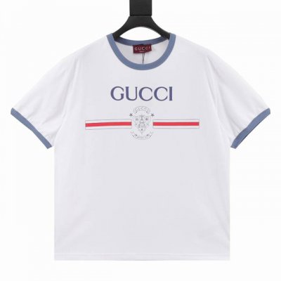 Gucci 古驰 新款拼色印花圆领T恤 定制高克重 针织棉面料精心制作，手感特别的扎实，质感拉满，松软细腻上身舒适，优越的吸湿排汗性能，不闷热！胸前草写Logo