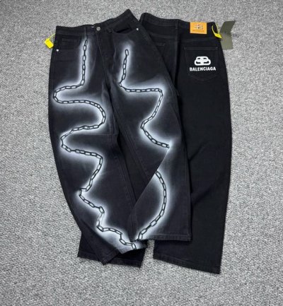 款号：H794 Balenciaga & 巴黎世家 25Ss 涂鸦直喷印花Logo牛仔裤 采用了独特的工艺，如梦似幻的色彩完美演绎