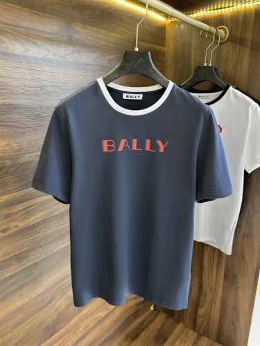 new# Bal*Y 巴利 官网同步新款短袖T恤，面料精选100%全棉质面料，柔软亲肤，透气性佳，为您带来无与伦比的穿着体验，胸前标识字母印花。整体图案呈现活灵