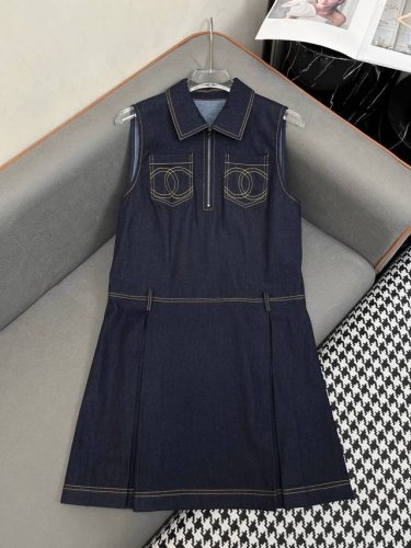 chane* 25Ss新款翻领无袖连衣裙 双C车线装饰 颜色显高级 简约气质 单色三码Smla807