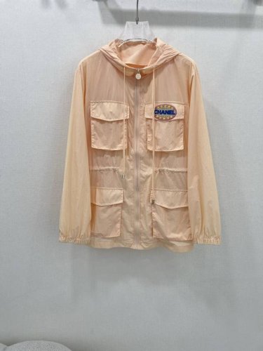 Chan*L 25新款Vintage 中古薄款冲锋衣 防晒外套 胸前四口袋工装风拉满 搭配精美Logo 字母刺绣装饰 定制五金 定制面料 轻薄透气不闷热 连帽腰