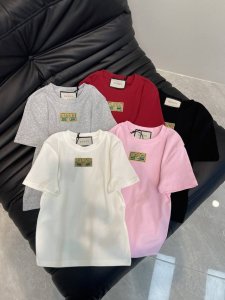 Gucc*25春夏新款弹力小版刺绣标Logo字母短款T恤，进口纯棉面料，经典小版型百搭不挑人，上身非常漂亮！Sml Aa