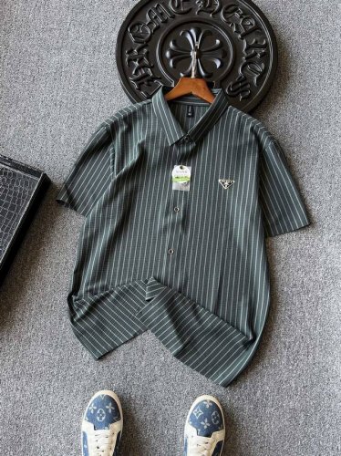 顶级商场新品！ 人气爆款！prada 普拉达专柜新品冰氧无痕短袖衬衫！恒隆在售万元级，款号：6504 prada家今年最新一体色织冰氧液氨锦棉面料！表层做了3D