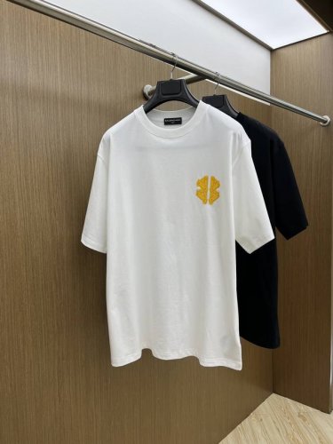 Bbg 2540Fw春夏新品圆领打底外穿T恤，立体感Logo微廓形半袖活性纯棉打底T恤，棉，手感面糯有骨感，柔而有韧性。工艺处理，韧性和抗皱性能得到大幅度提高。