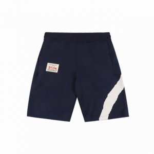 evisu 福神 25Ss 笔刷大M印花短裤 这条卫裤背面以亮眼笔刷大M装饰 配以Evisu家花刺绣 增添整体独特性 采用直筒剪裁 利落的线条与舒适感兼备 搭配