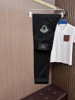 主推.长期有货 范思哲 高品质 官网高端新品原单少数帅爆牛仔裤，百分百原单 百搭神器！今年最新流行的风格设计款式，采用进口棉花制作成的单宁布，上身舒适，剪裁设计