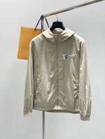 Louisvuitton 路易威登，2025春季最新款，专柜同步有售，原单狠货，时尚休闲两面穿连帽外套，上身很有特点！吸睛而有亮点，进口原版面料，顶级刺绣提花工